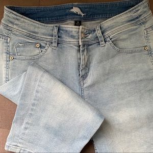 Tommy Bahama Afton Light Wash 15” Clam Diggers